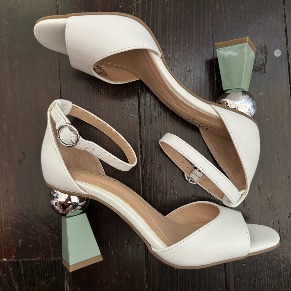 NWOT Alfani white block heels with silver ball accent - Picture 2 of 4
